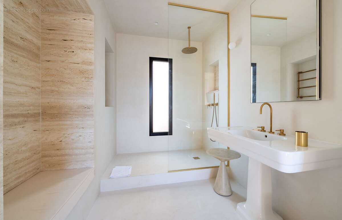 Appartement à PARIS-8E