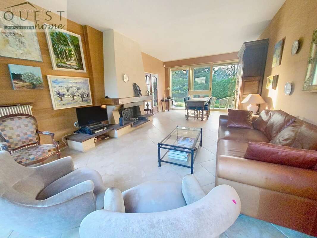 Maison à CHARBONNIERES-LES-BAINS