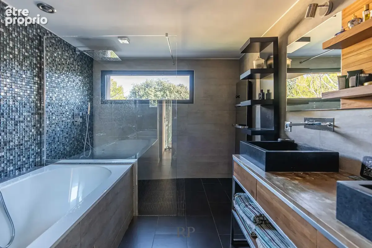Maison contemporaine avec vue et piscine à débordement - photo 13