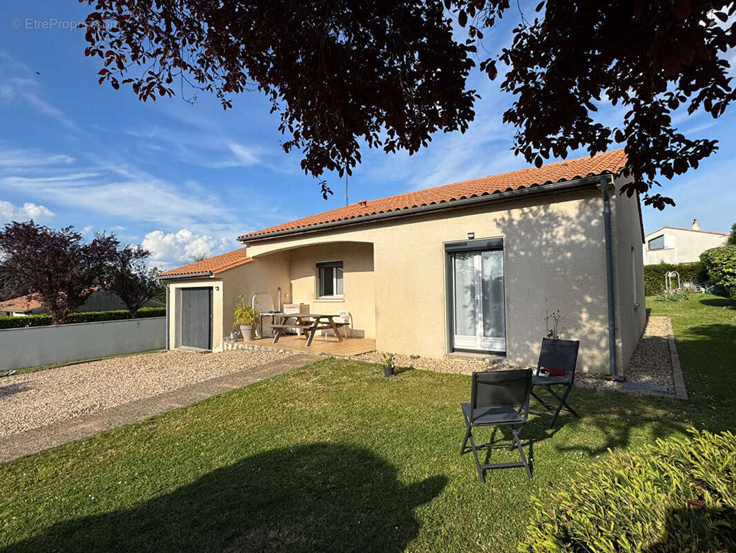 Maison à PUYMOYEN