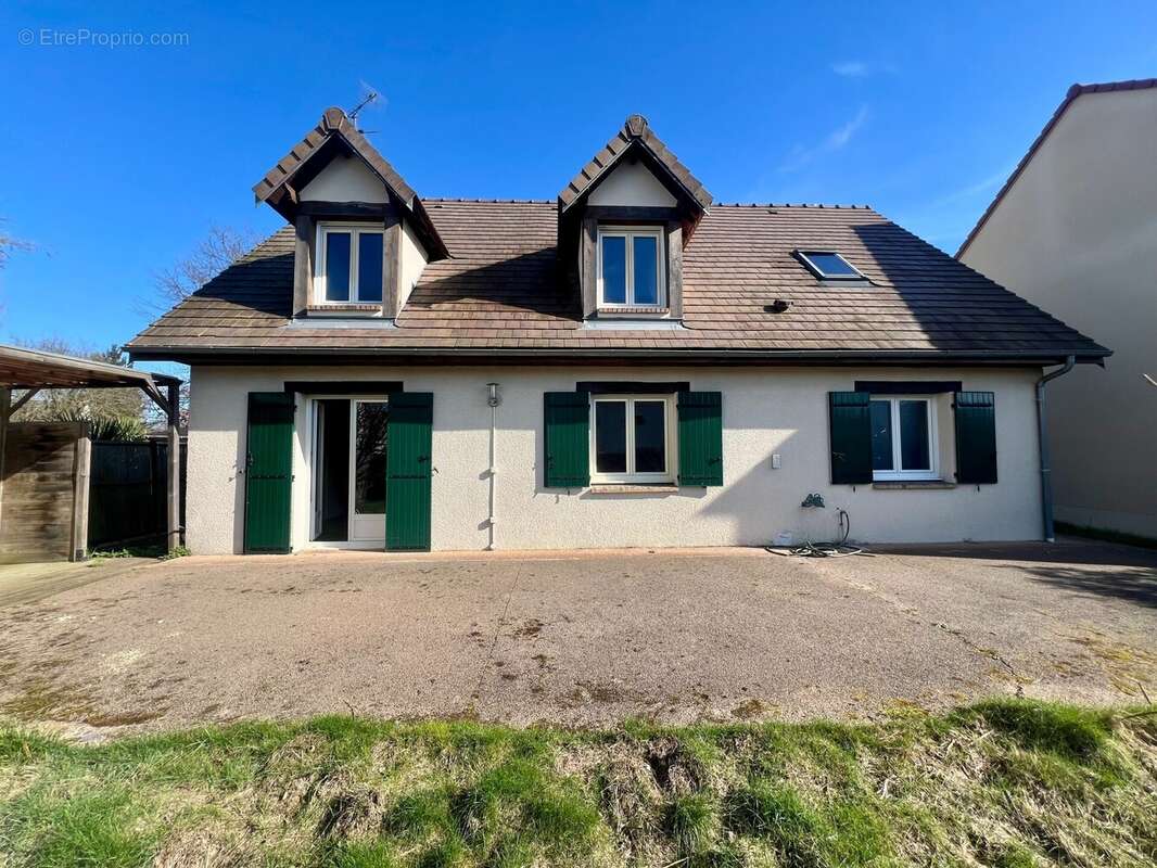 Maison à OLLAINVILLE