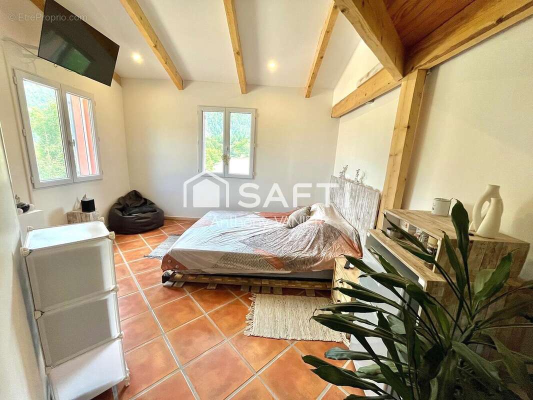 Maison 162 m² à Val-De-Chalvagne  - photo 6