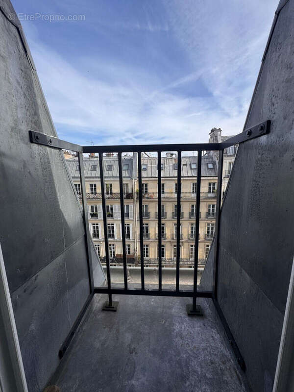 Appartement à PARIS-1E