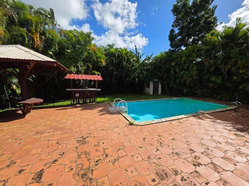 Maison à BAIE-MAHAULT