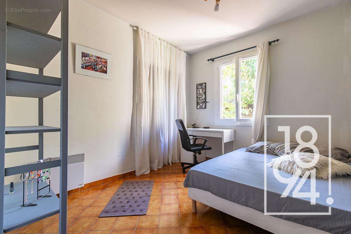 Maison à LE PUY-SAINTE-REPARADE