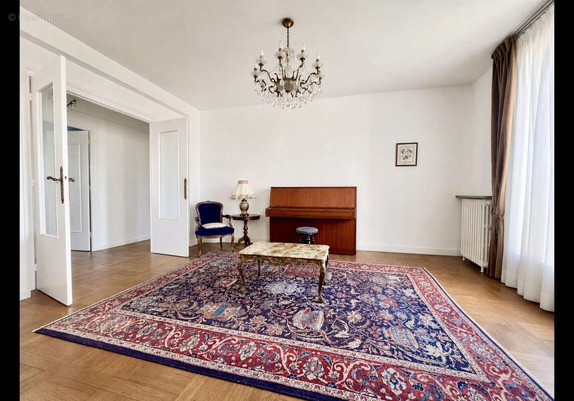 Appartement à PARIS-15E