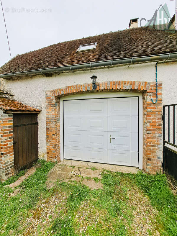 Maison à THORIGNY-SUR-OREUSE