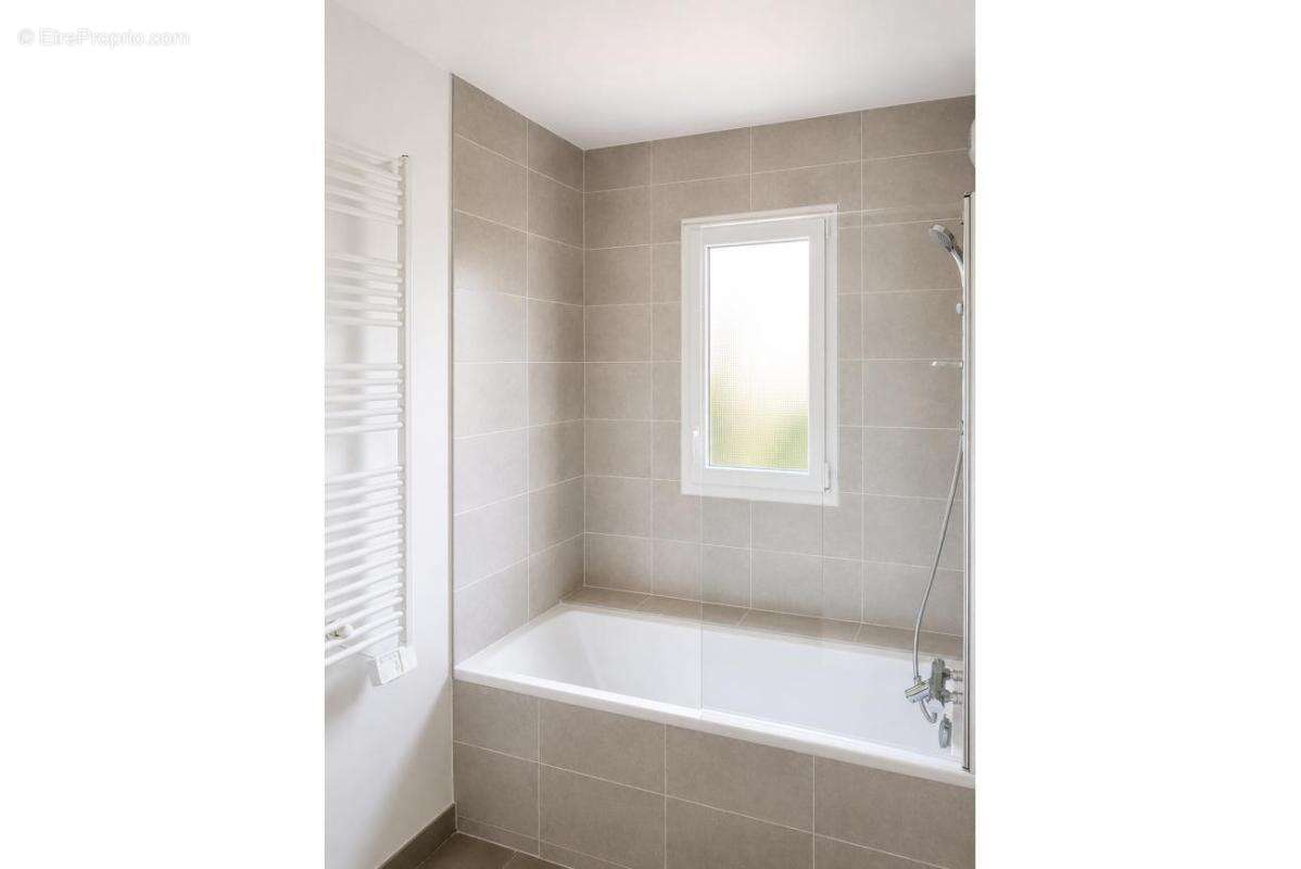 BAISSE DE PRIX pour ce grand T4 avec 21 m² de terrasse, visitable dès maintenant - photo 8