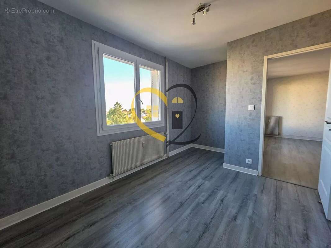 Appartement T3 rénové de 64 m² avec garage et cave – Résidences des Planchards à Yzeure - photo 10