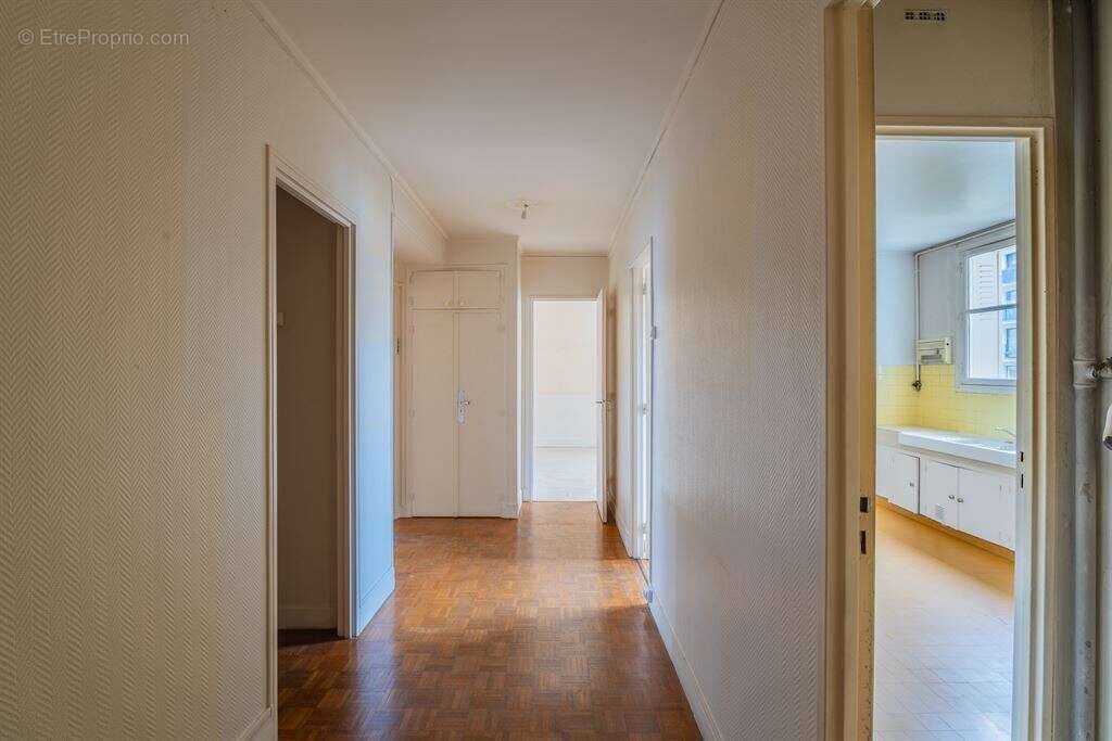 Appartement à PARIS-17E