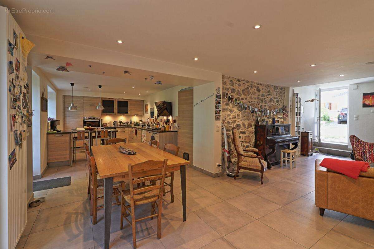 Maison à ALBY-SUR-CHERAN