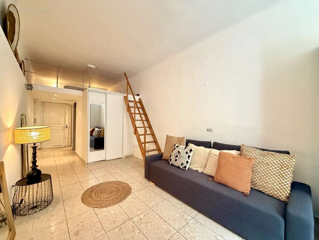 Beau studio avec mezzanine - photo 3