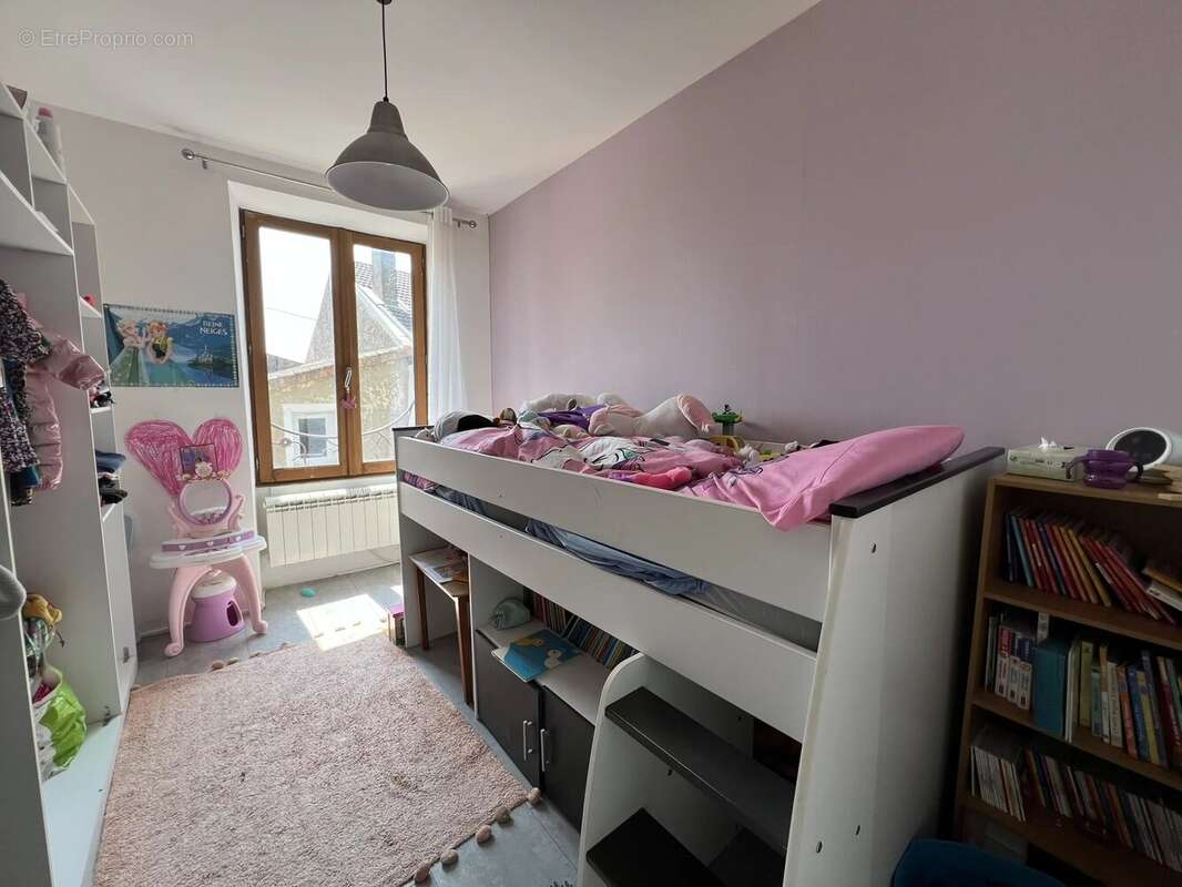 Maison à CHAMPAGNE-SAINT-HILAIRE