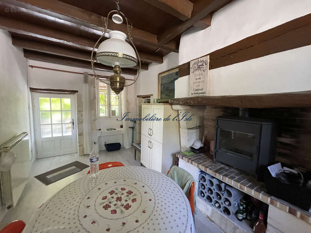 Maison à NANTEUIL-AURIAC-DE-BOURZAC