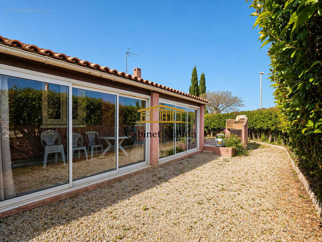 Maison à VIC-LA-GARDIOLE