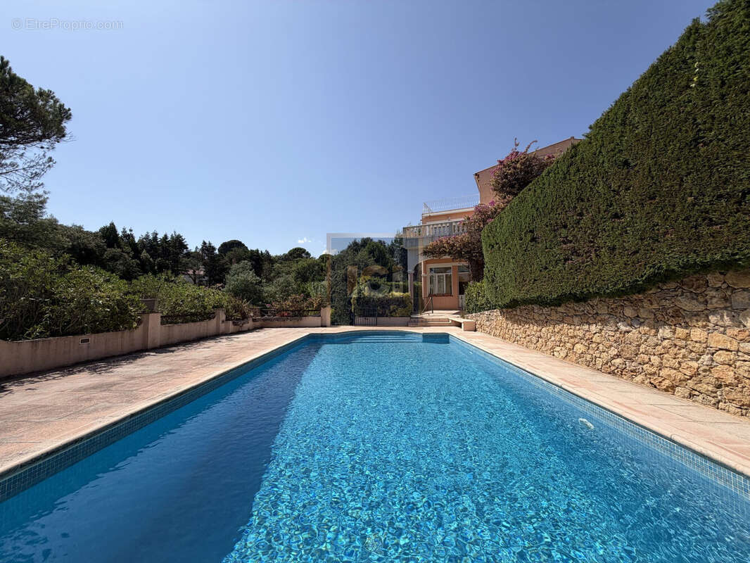 Maison 175 m² à Grimaud  - photo 2