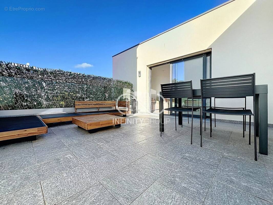 Appartement à VALLAURIS