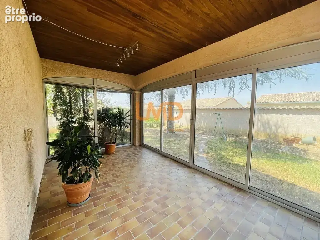 Propriété T5 avec piscine, parc, garages - photo 4