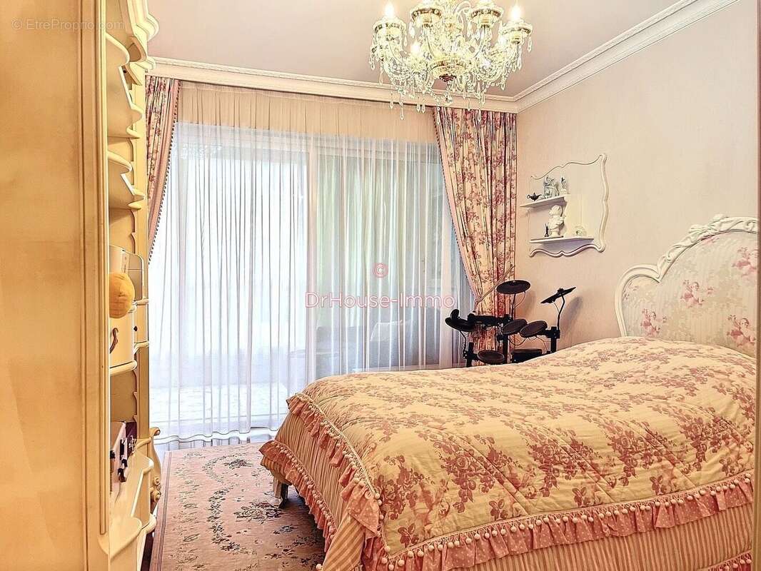 Appartement à VALLAURIS