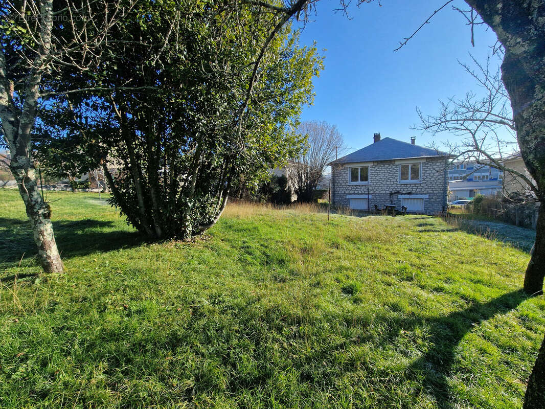 Maison en pierre avec jardin - photo 3