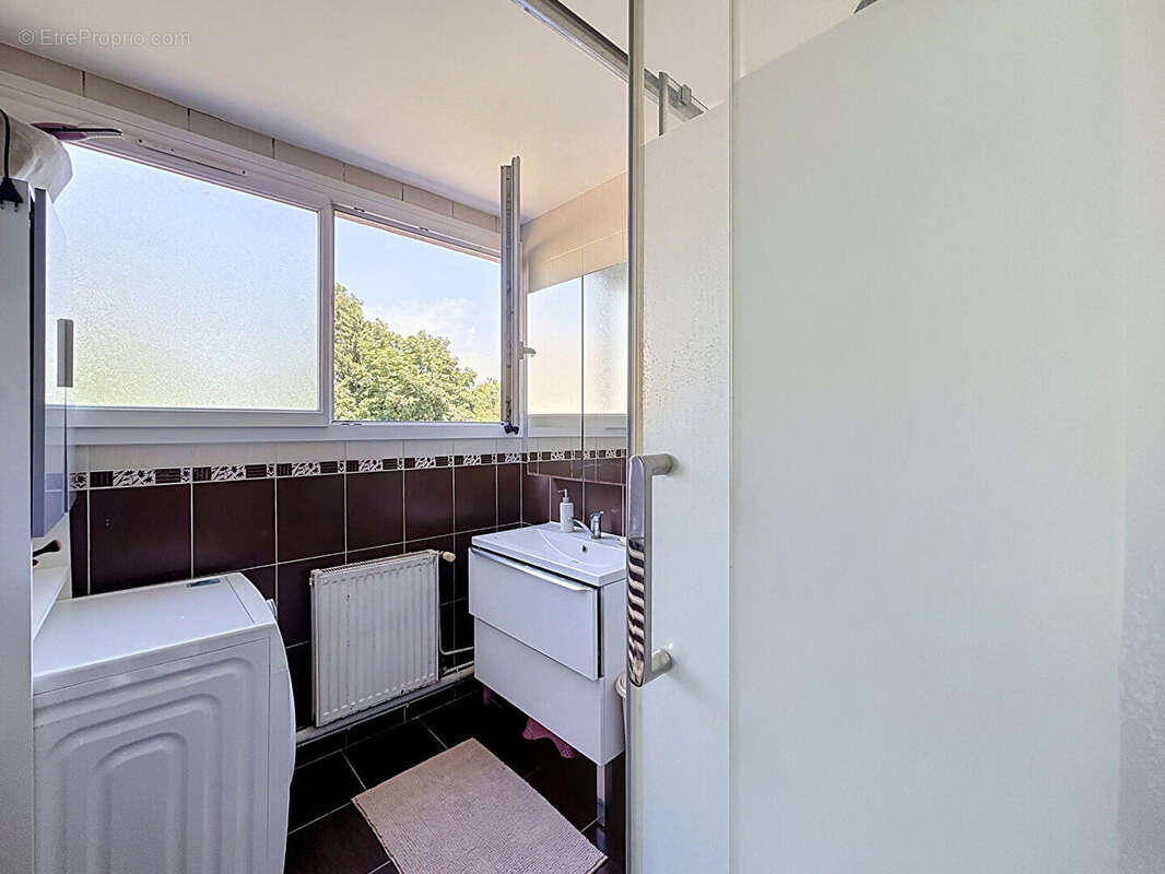Montreuil, proche gare rer rosny, appartement 5 pièces avec balcons et cave. - photo 9