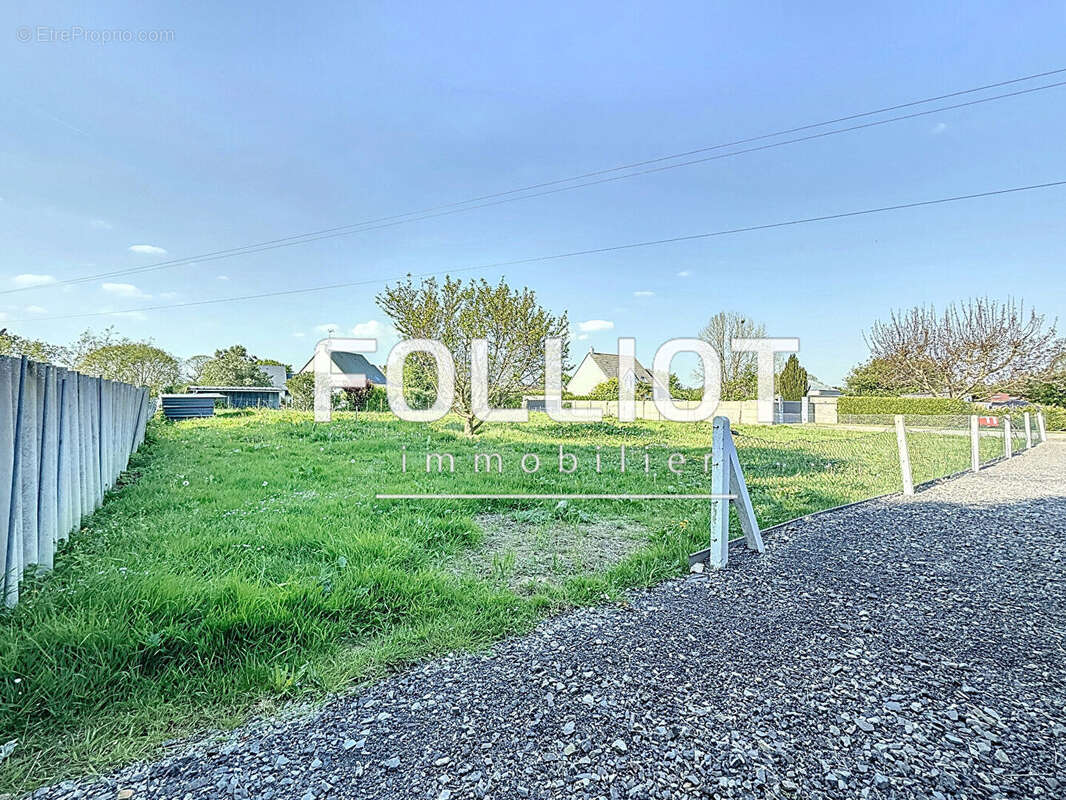 Terrain à SAINT-PLANCHERS