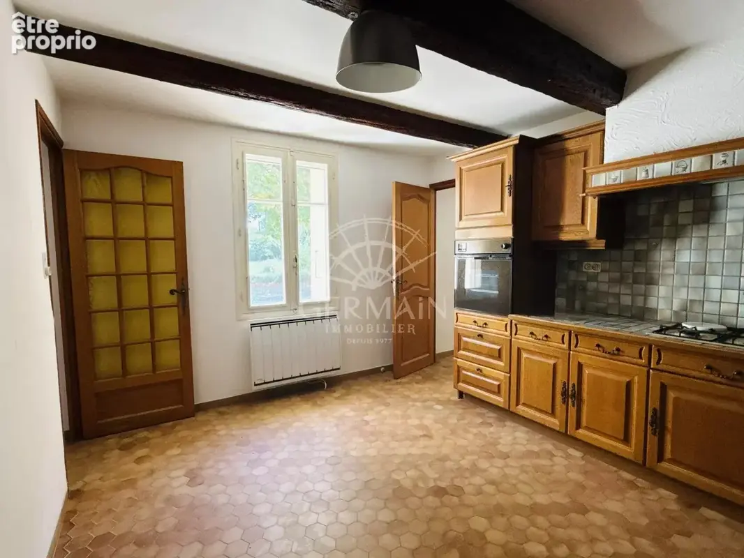 Le Thor, à vendre, mas à rafraîchir avec double garage et dépendance sur environ 1600 m² de terrain. - photo 12