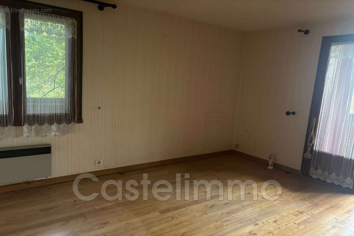 Maison à SAINT-NICOLAS-DE-LA-GRAVE