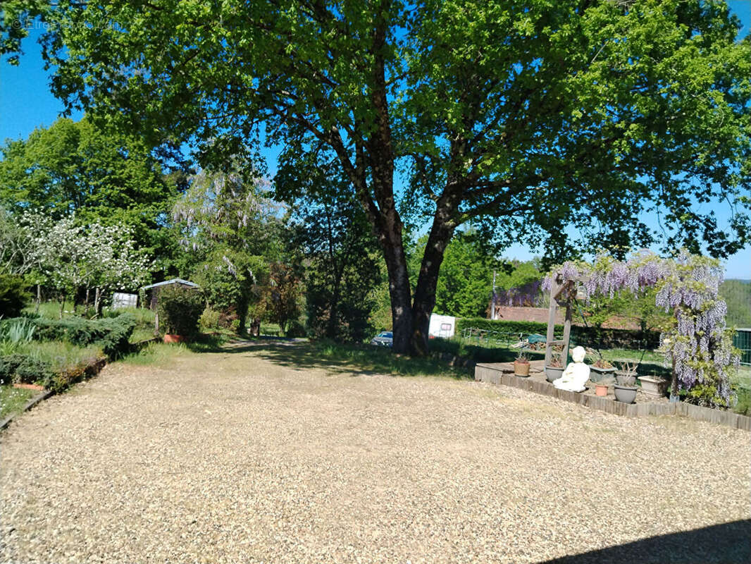 Maison à MENESPLET