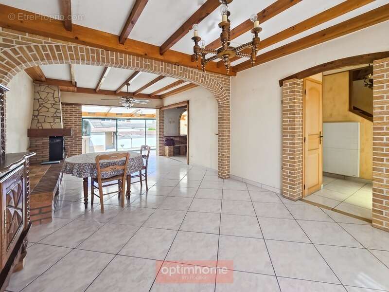 Maison 98 m² 3 chambres veranda cave complete grand garage - photo 11