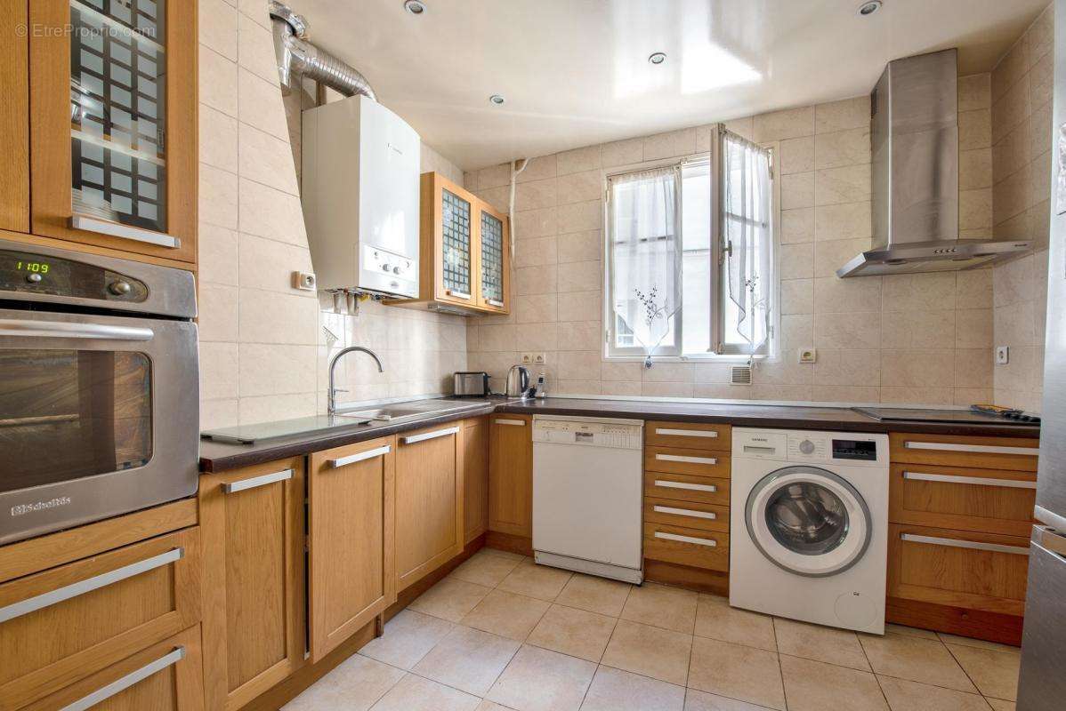 Appartement à PARIS-18E