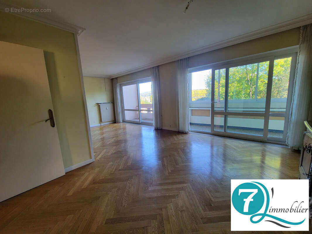 Salon/séjour  (Parquet Chevron) - Appartement à BESANCON