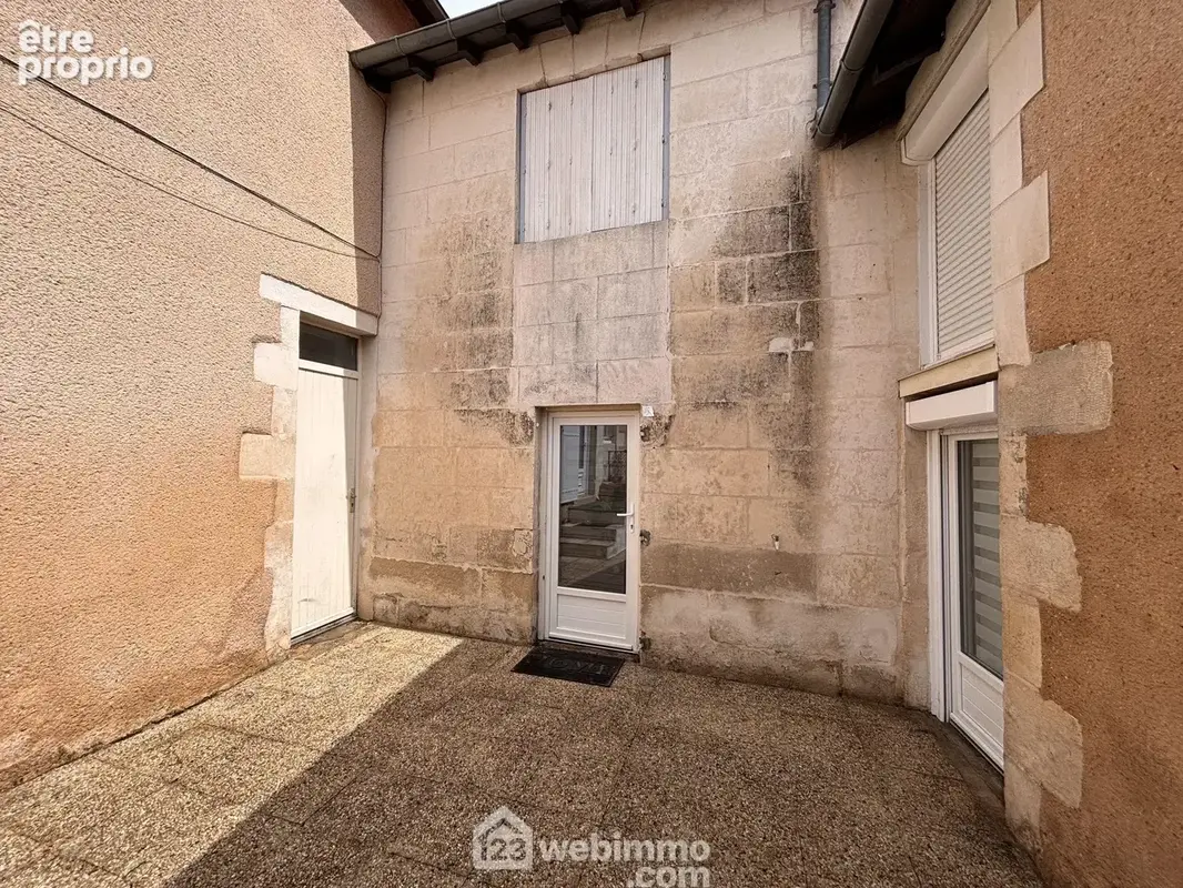 En période estivale, les locataires sont autorisés à profiter de la terrasse commune.