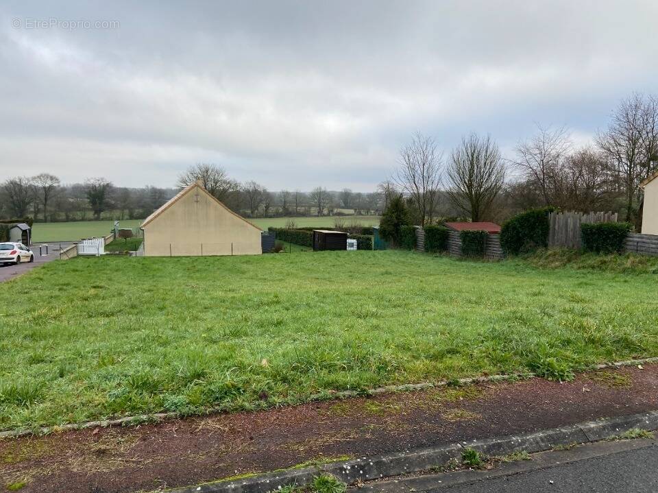 Terrain à NOTRE-DAME-DU-PE