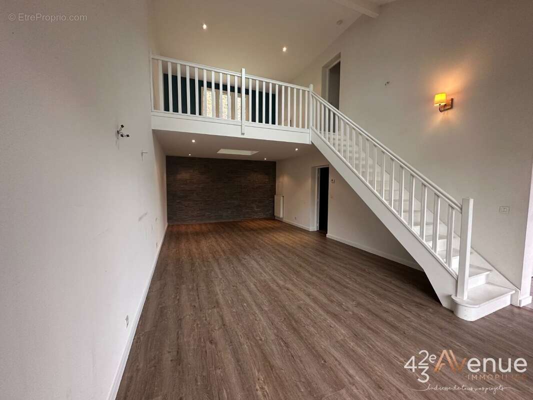 Maison à SAINT-GENEST-LERPT