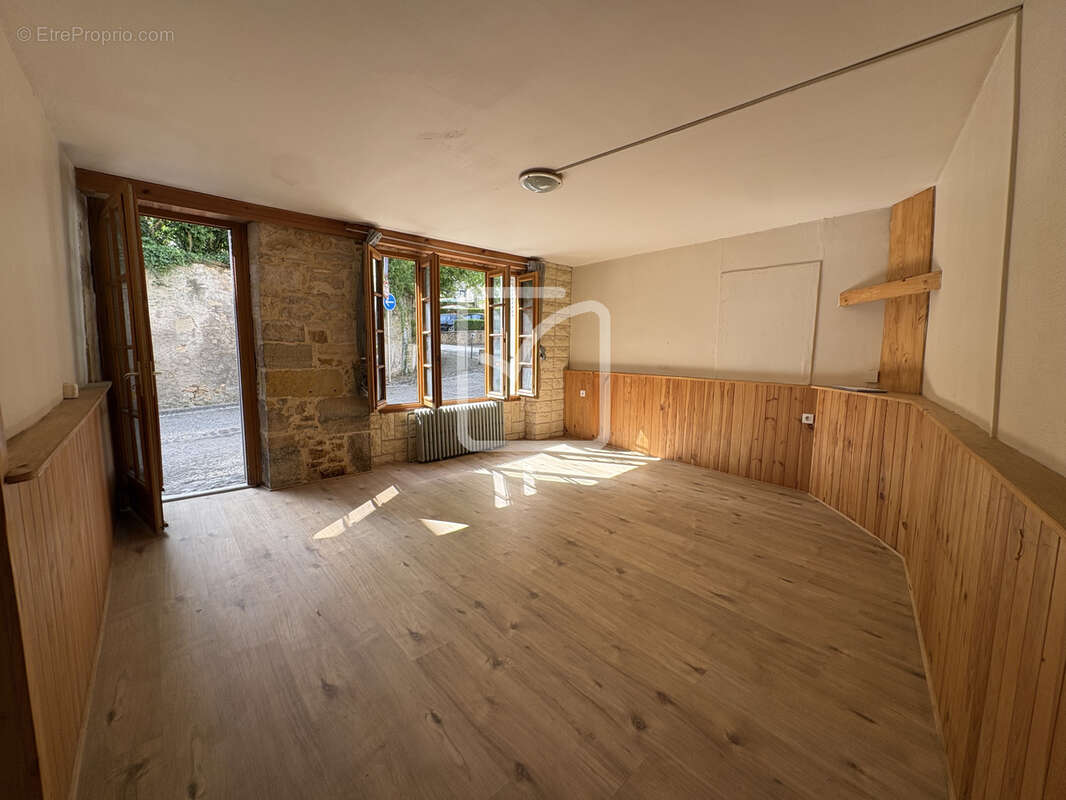 Maison à TERRASSON-LAVILLEDIEU