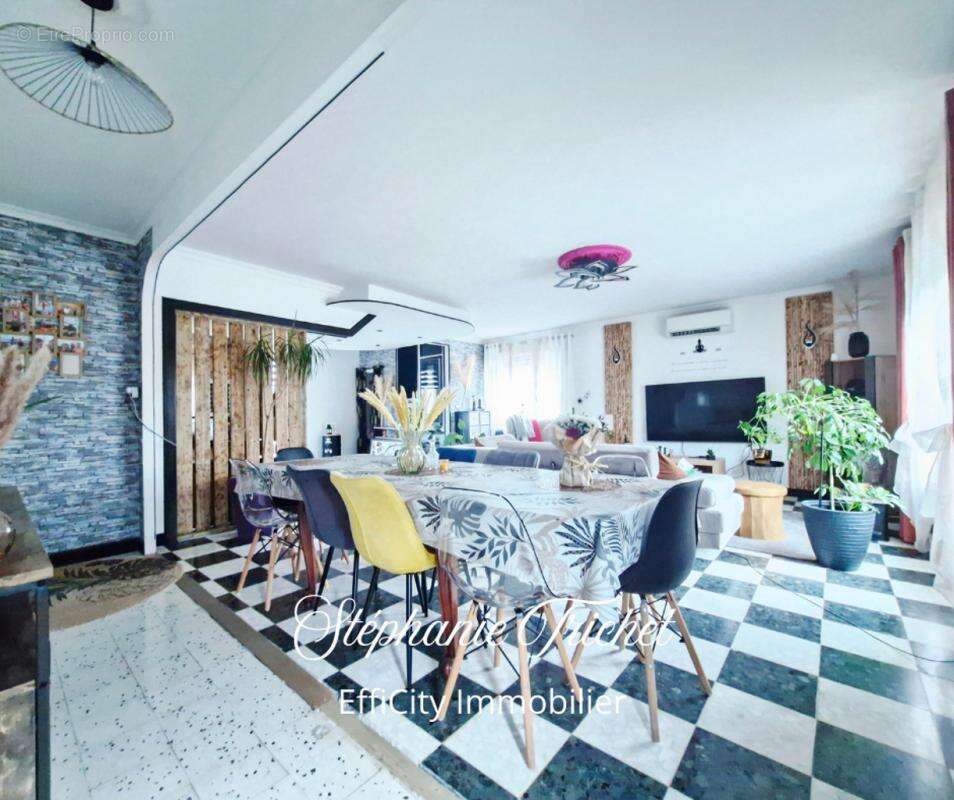 Maison à LE GIROUARD