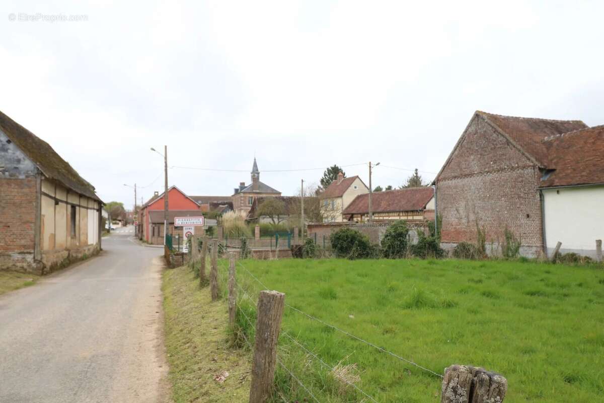 Terrain à PIERREFITTE-EN-BEAUVAISIS