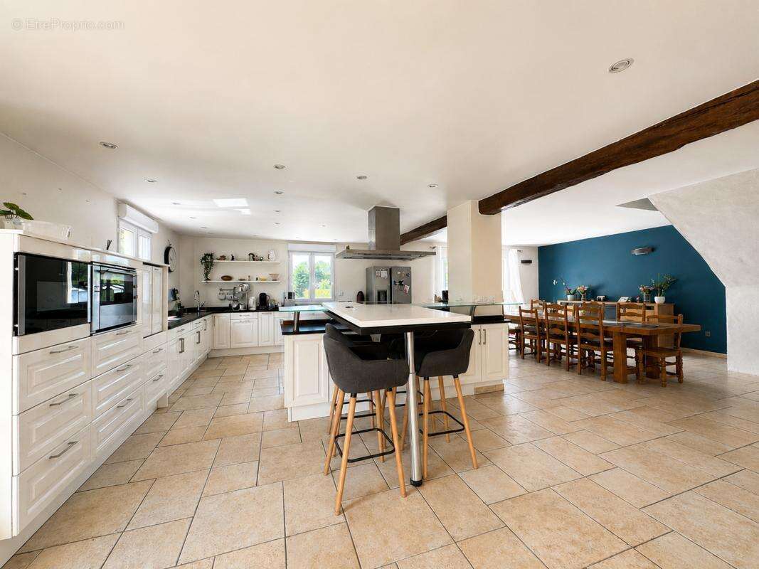 Maison 279 m² à Jouy-Sous-Thelle  - photo 4