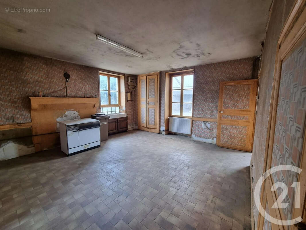 Maison à CORVOL-D'EMBERNARD
