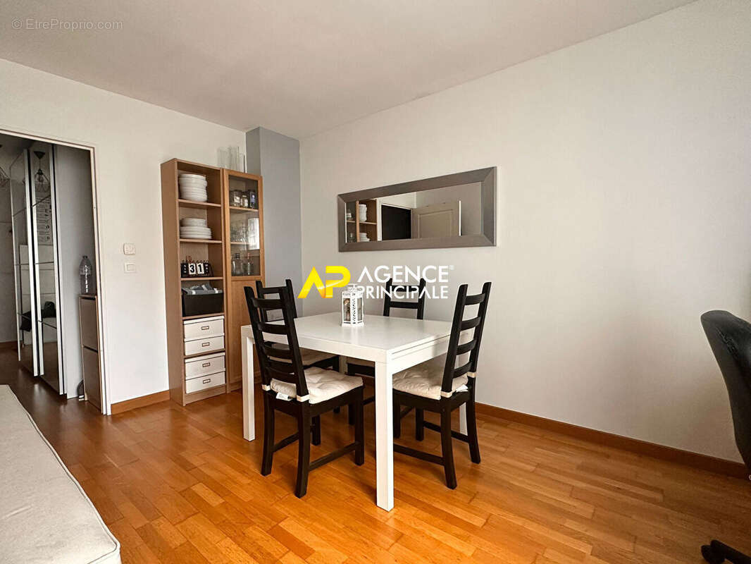 Appartement à SARTROUVILLE