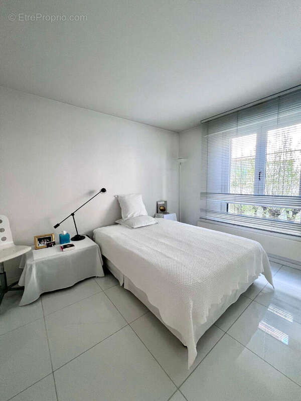 Quartier saint Fargeau - 4 PIECES  ET LOGGIA 5m2. Entre loft et maison contemporaine - photo 12