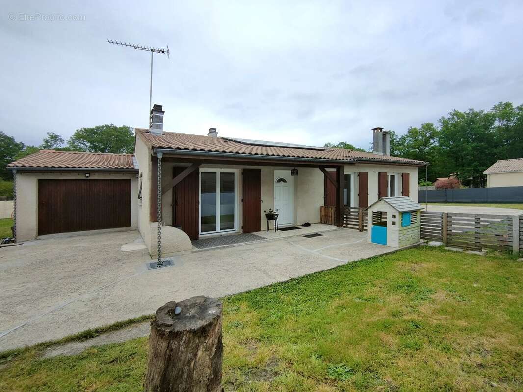 Maison à SAINT-MICHEL-DE-RIEUFRET