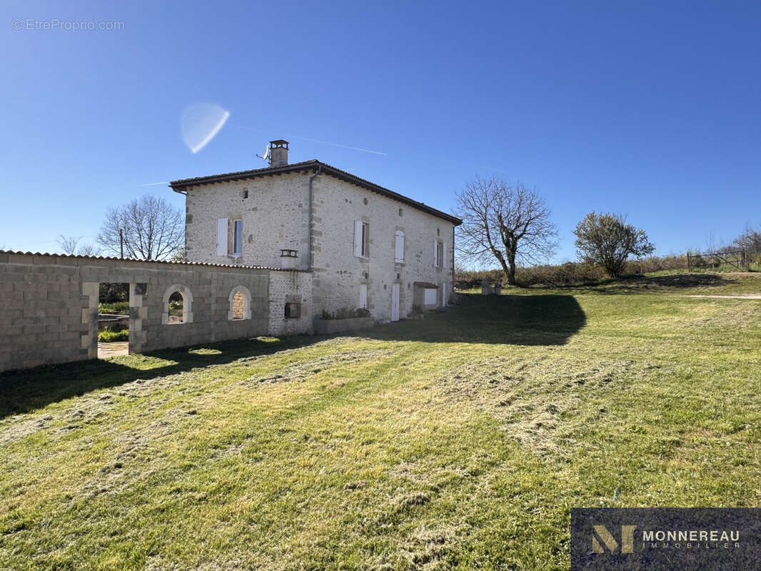 Maison à JUILLAGUET