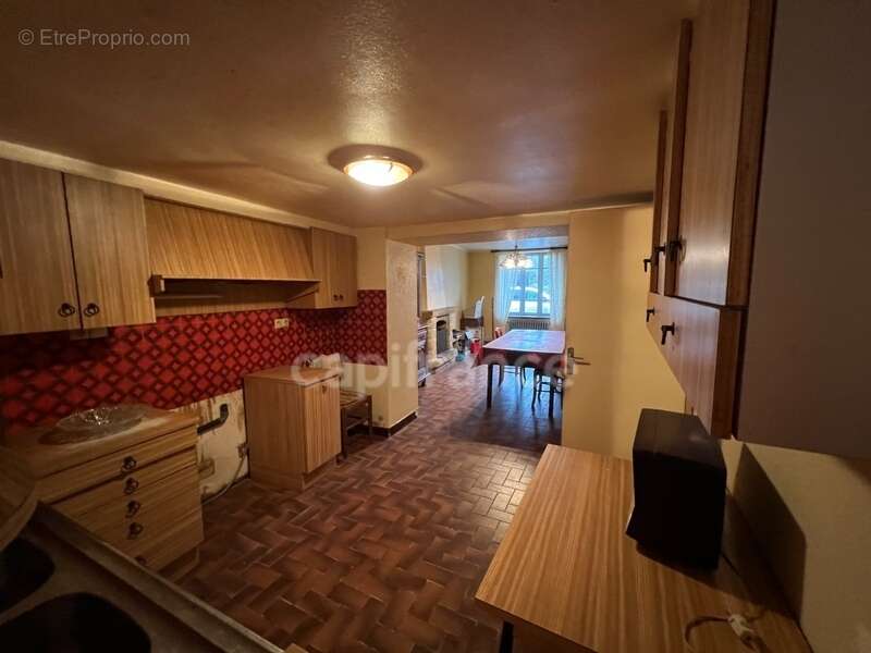 Maison à SAINT-ETIENNE-DU-GUE-DE-L&#039;ISLE