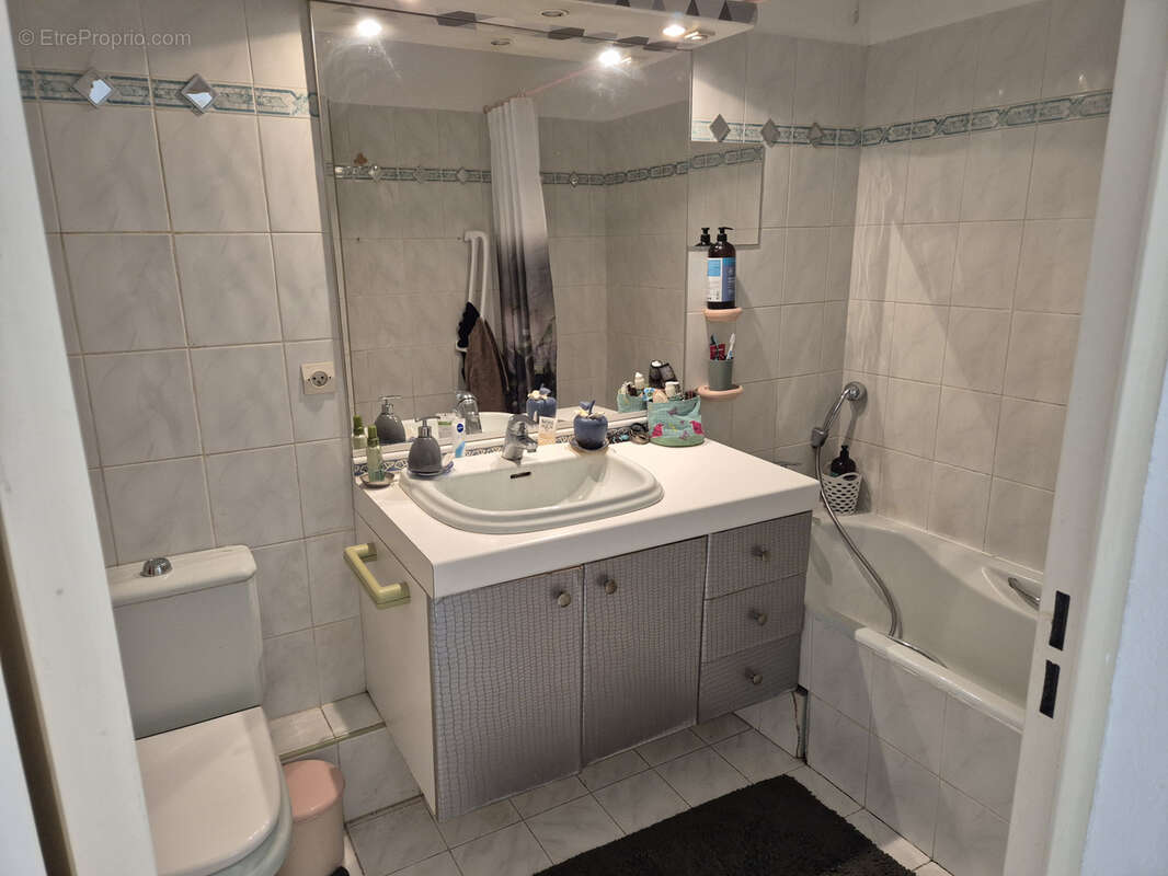 Appartement à SAINT-LAURENT-DU-VAR