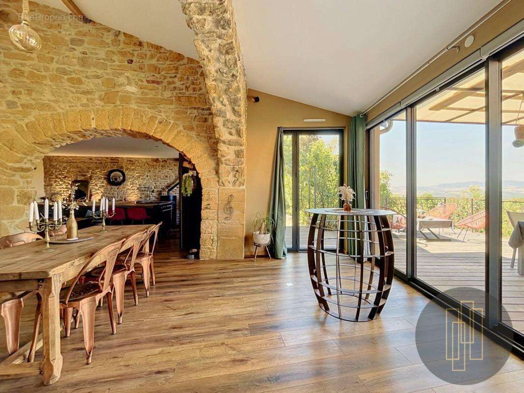 Maison en pierres dorées de 170m² avec vue dégagée - photo 8