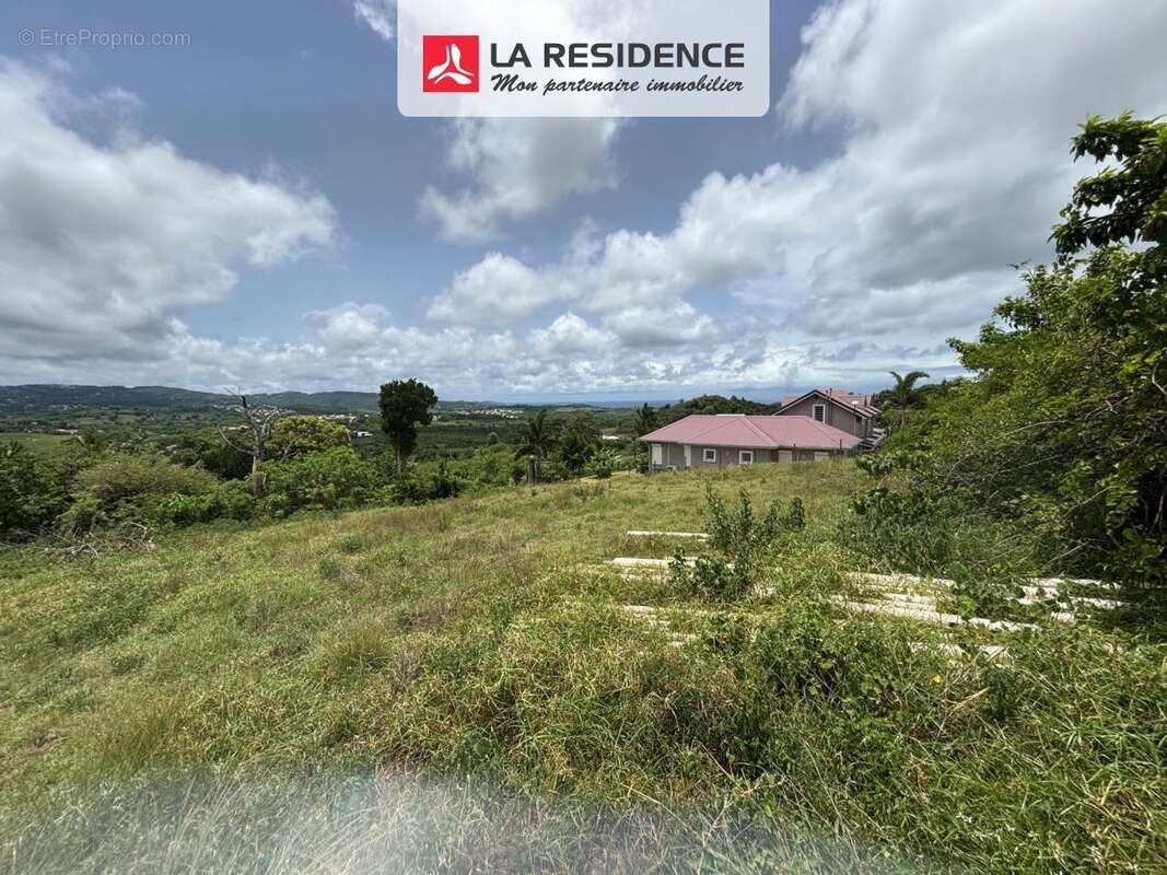 Terrain à RIVIERE-SALEE