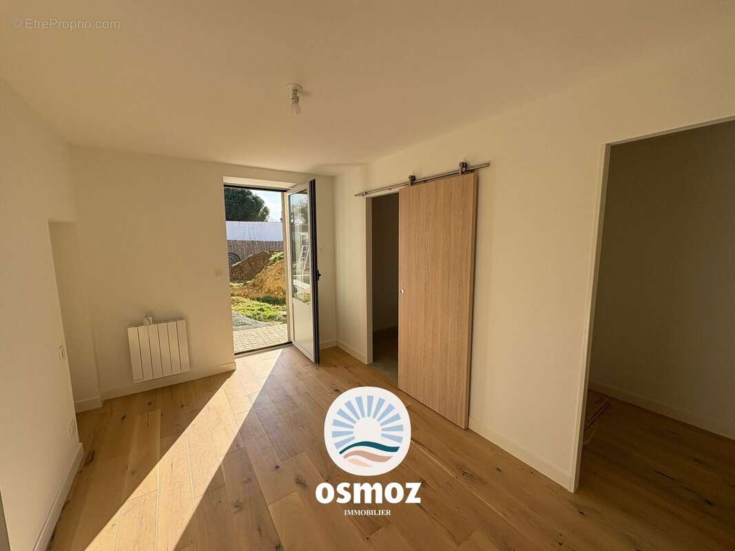 Maison à SAINT-LAURENT-DE-LA-PREE