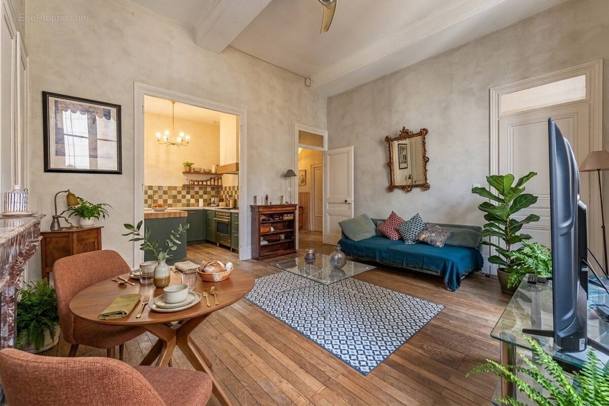 Projection IA cuisne dans le salon - Appartement à LYON-1E
